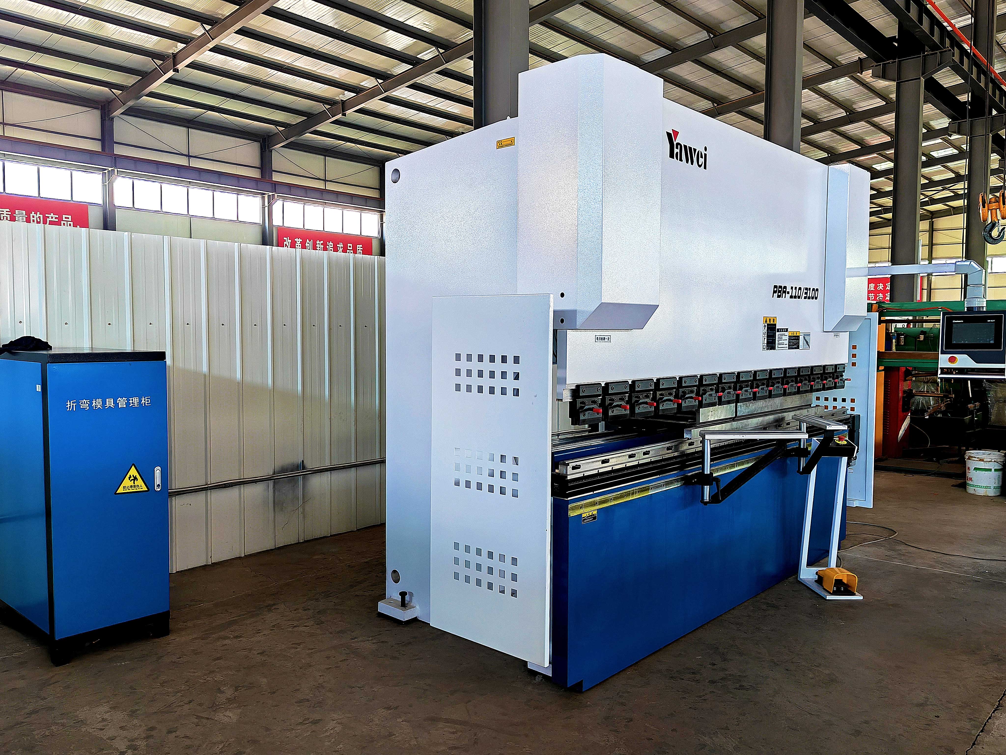 全伺服電液數(shù)控板料折彎機(jī)